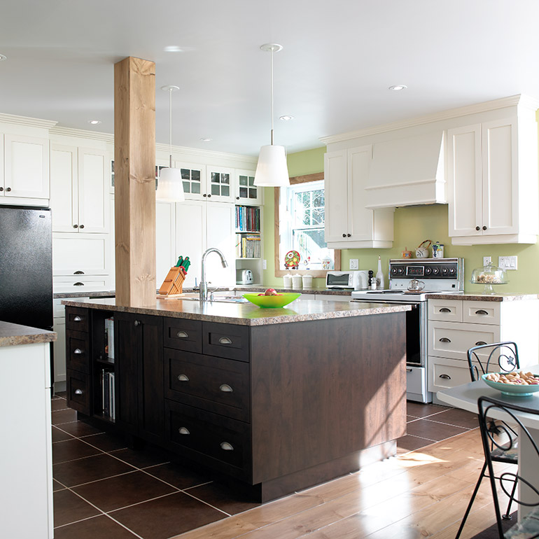 Cuisines Beauregard |Classic style kitchen with beam integrated into the island